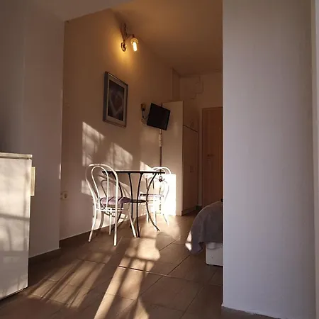 Bed & Breakfast Pensili Apartmanhaz Balatonfured