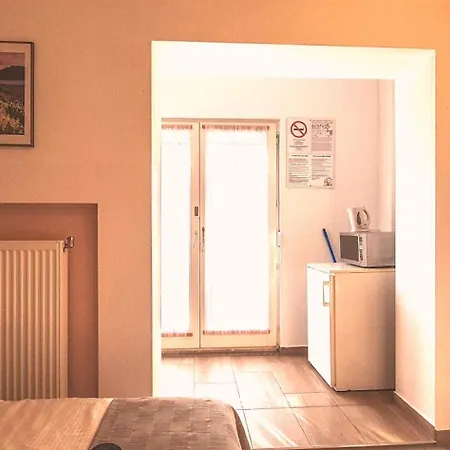 Pensili Apartmanhaz Bed & Breakfast 3*