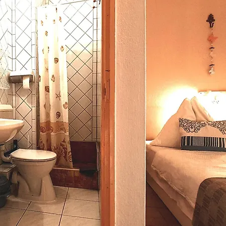 住宿加早餐酒店 Pensili Apartmanhaz 巴拉顿菲赖德