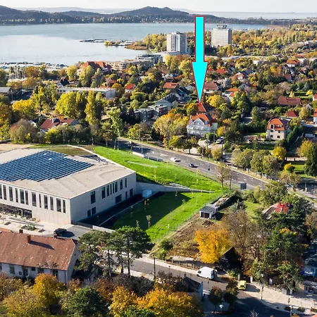 Bed & Breakfast Pensili Apartmanhaz 3*