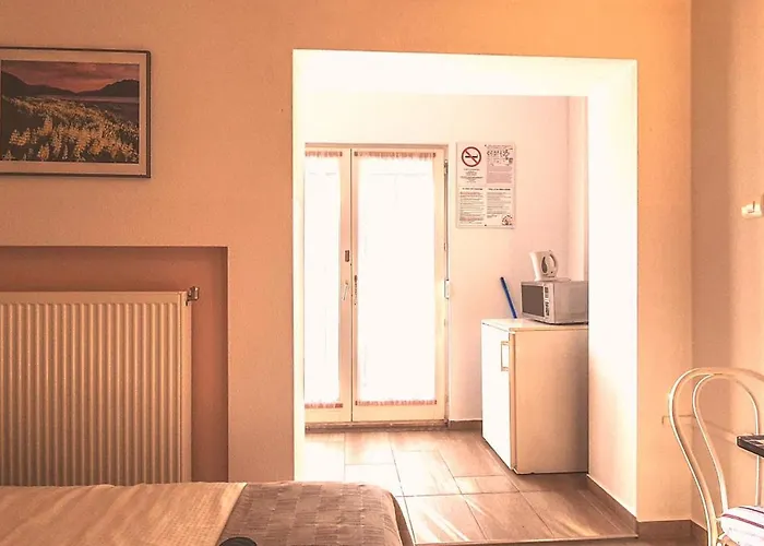 Pensili Apartmanhaz Nocleg ze śniadaniem 3*